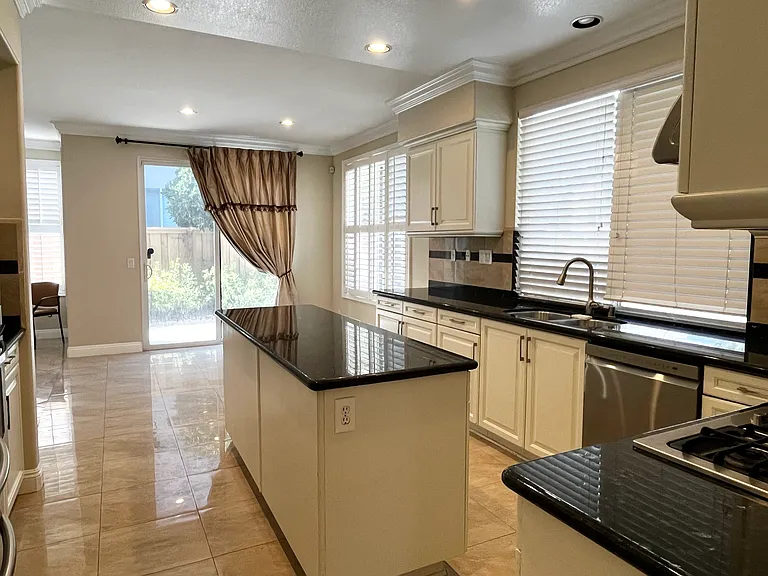 12222 Meadow Grass Ct — Photo 10