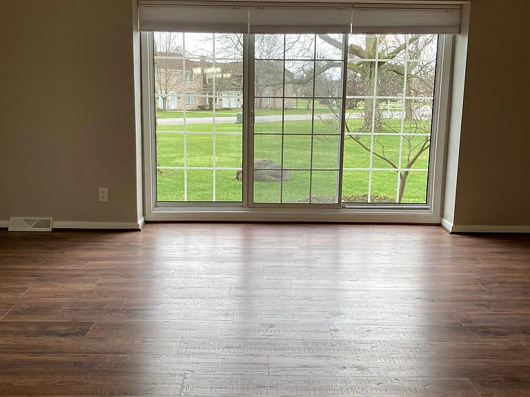 10 Carriage Dr #2 — Photo 1