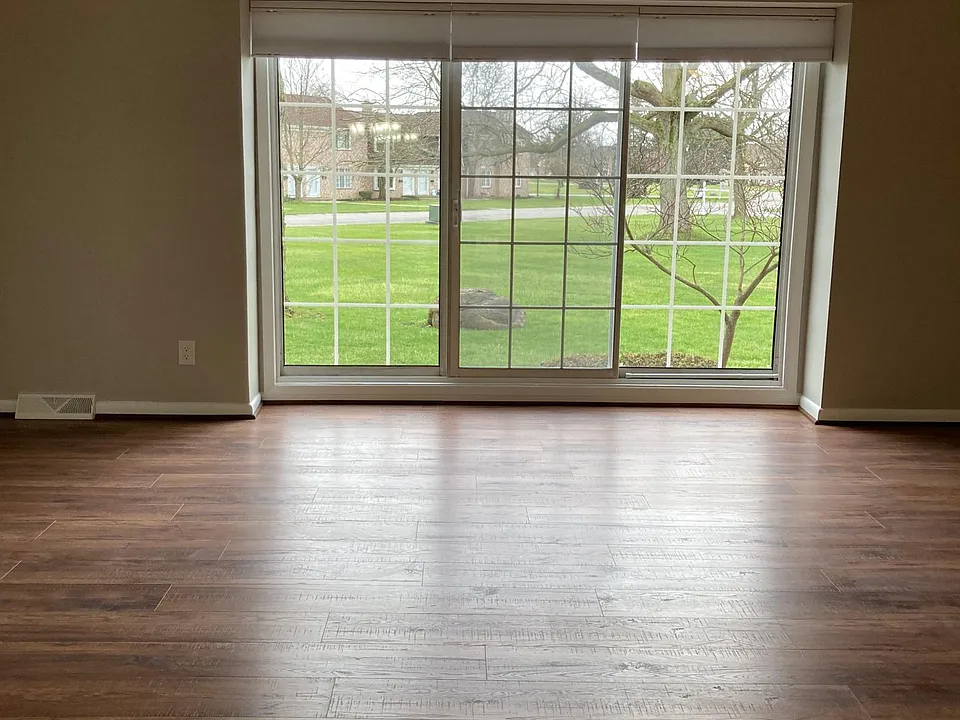 10 Carriage Dr #2