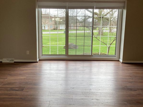 10 Carriage Dr APT 2