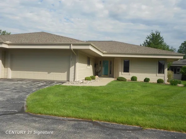 8900 Oak Meadow Dr, Saginaw, MI 48609