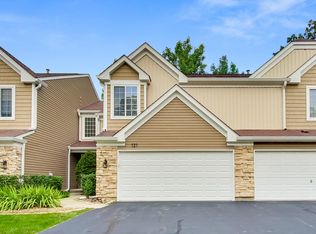 121 Locksley Dr, Streamwood, IL