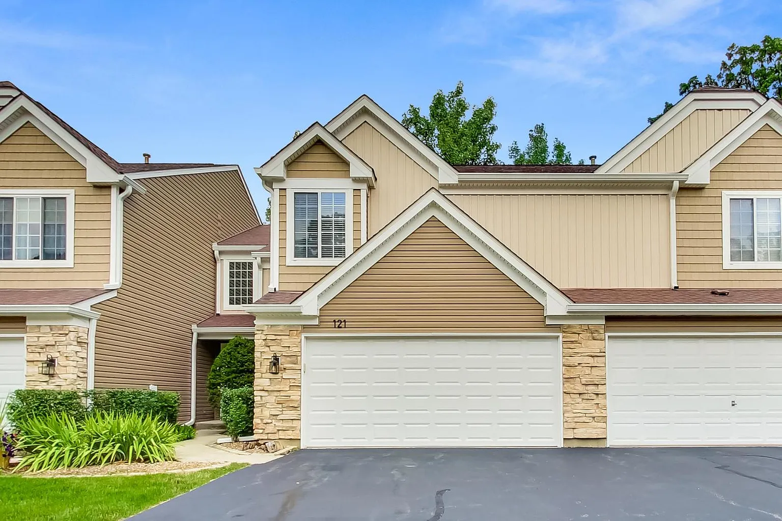 121 Locksley Dr photo 1