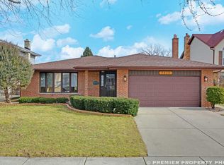 9825 S Kolin Ave, Oak Lawn, IL 60453