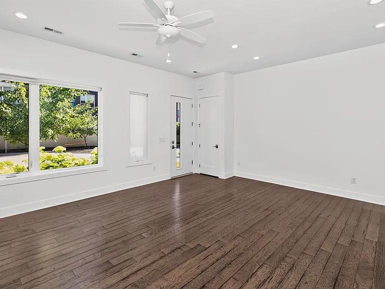 244 E Center St — Photo 5