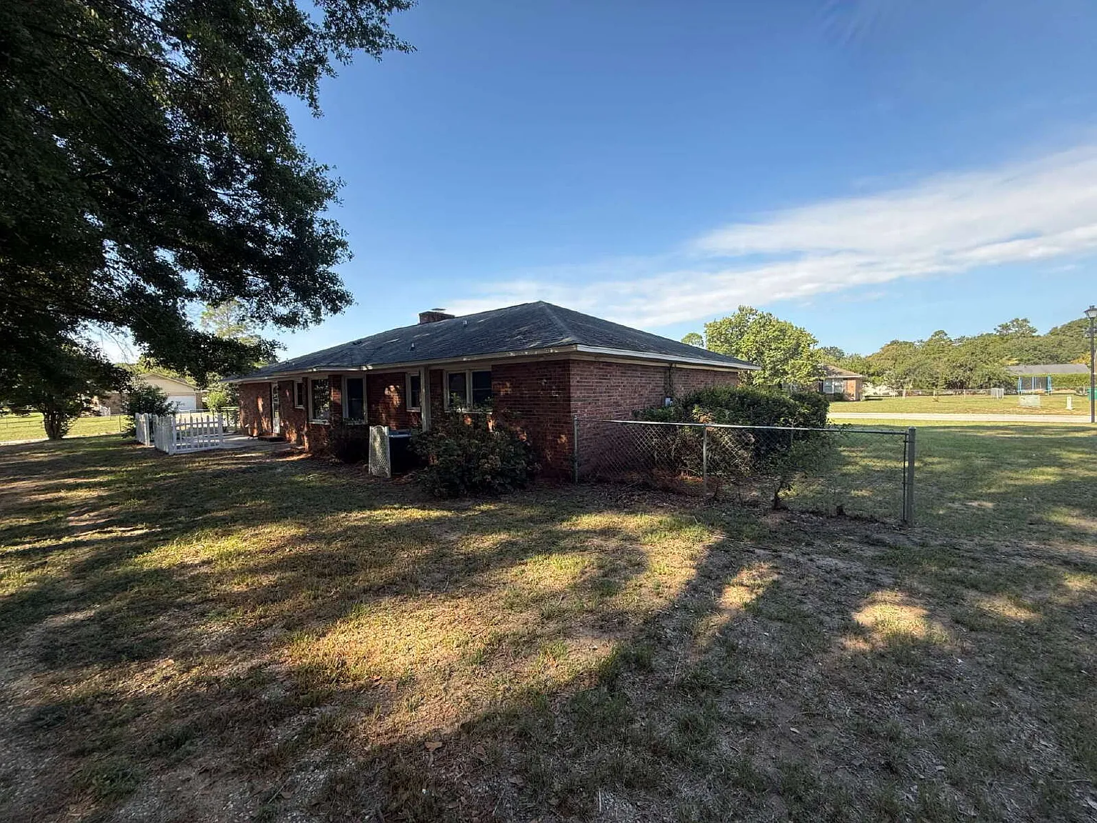 3 bed, 2.0 bath, 1518 sqft, $1,600 — Photo 3