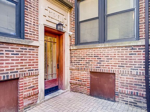 2nd image of 741 W Cornelia Ave APT 2N