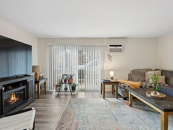 3rd image of 10820 Kilpatrick Ave APT 1SW