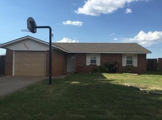 407 Hoover Cir, Elk City, OK 73644