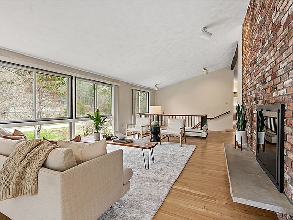 4th image of 8 Hobbs Rd