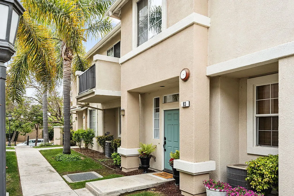 2 bed, 2.0 bath, 1421 sqft, $3,150 — Photo 2