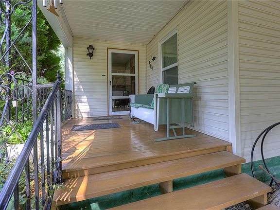 3rd image of 909 E 11th St
