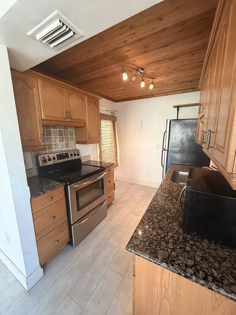 1 bed, 750 sqft, $2,500 — Photo 3
