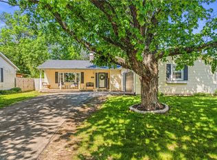 401 Cedar Dr, Clinton, IL 61727