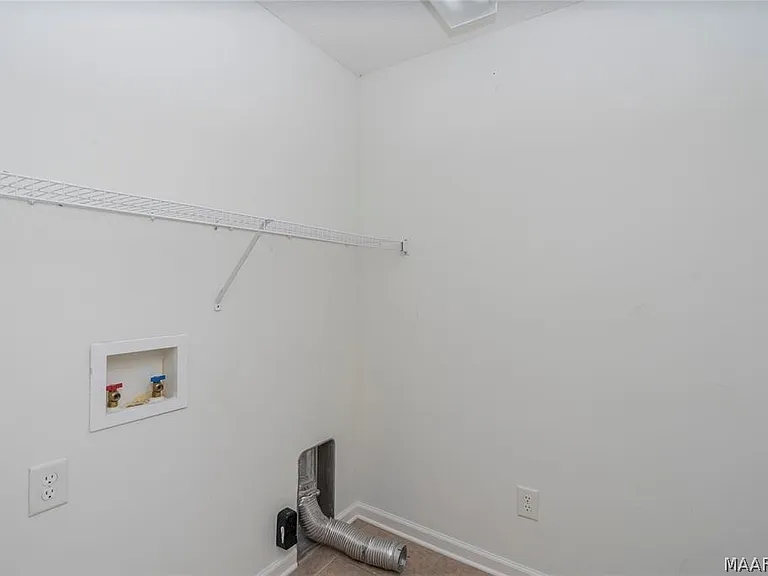8725 Lindsey Ln — Photo 24