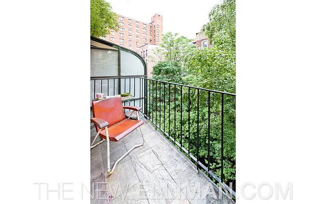 Sold by Douglas Elliman | media 28
