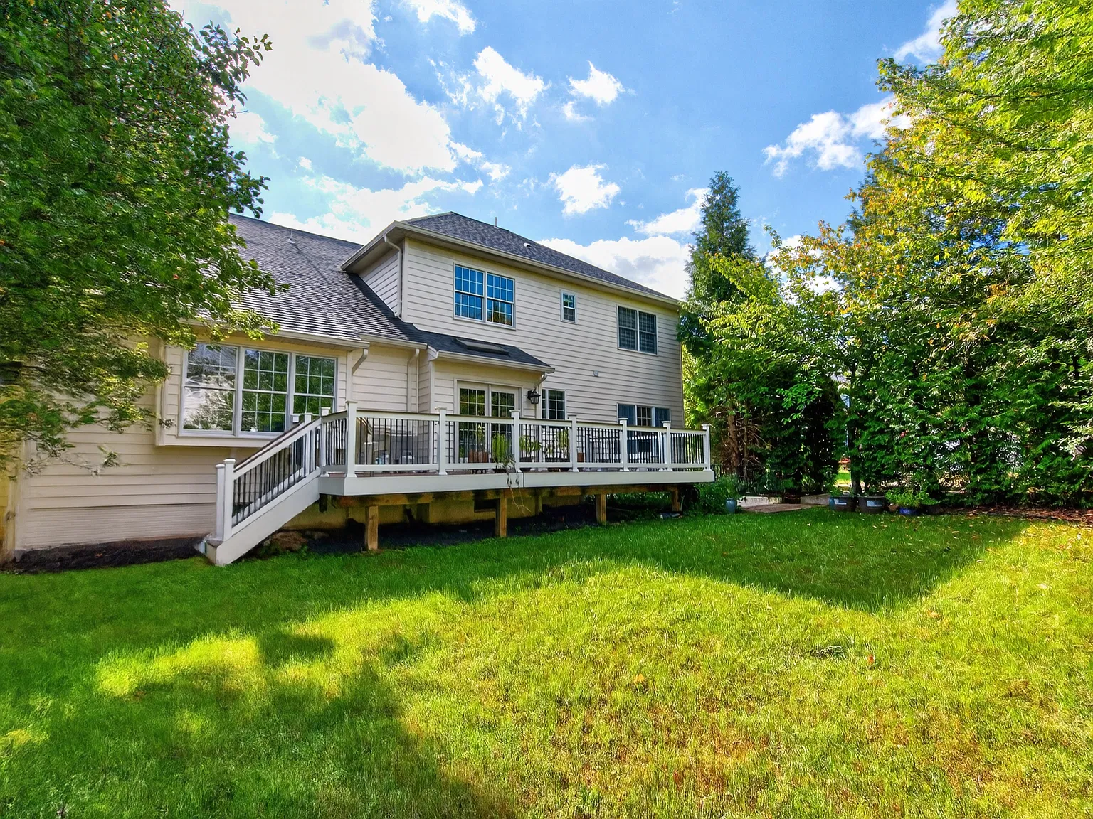 4 bed, 4.5 bath, 5000 sqft, $5,000 — Photo 4