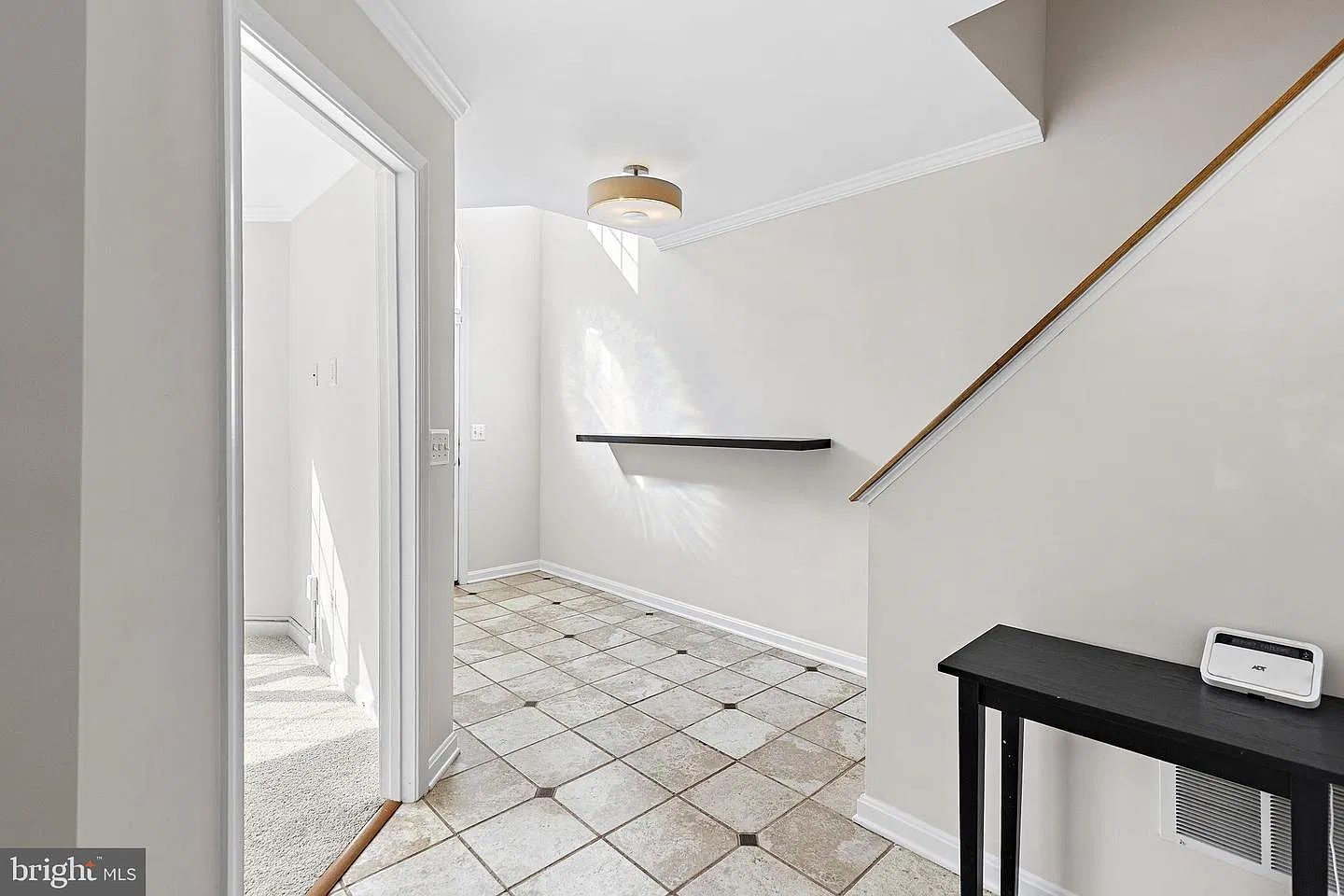5 bed, 2016 sqft, $3,200 — Photo 4