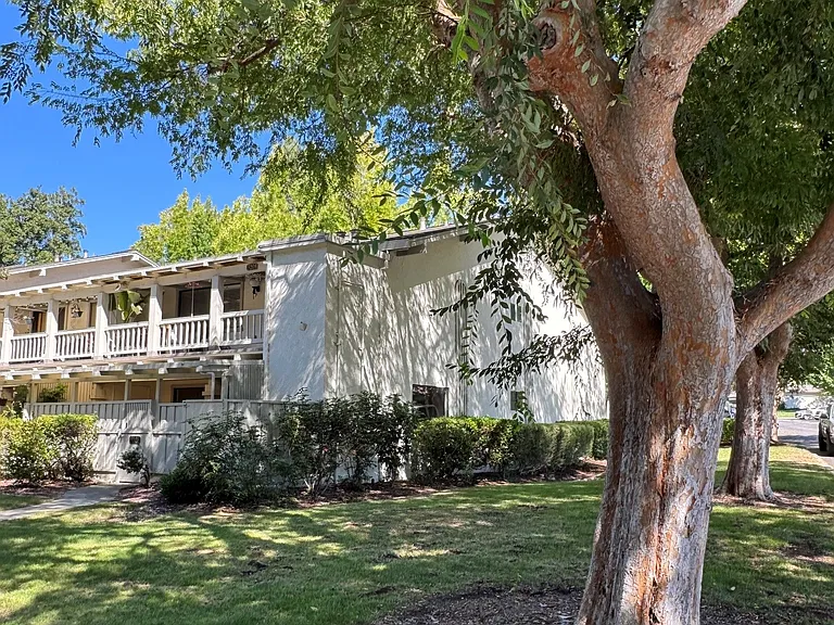 5208 Cribari Hls — Photo 2