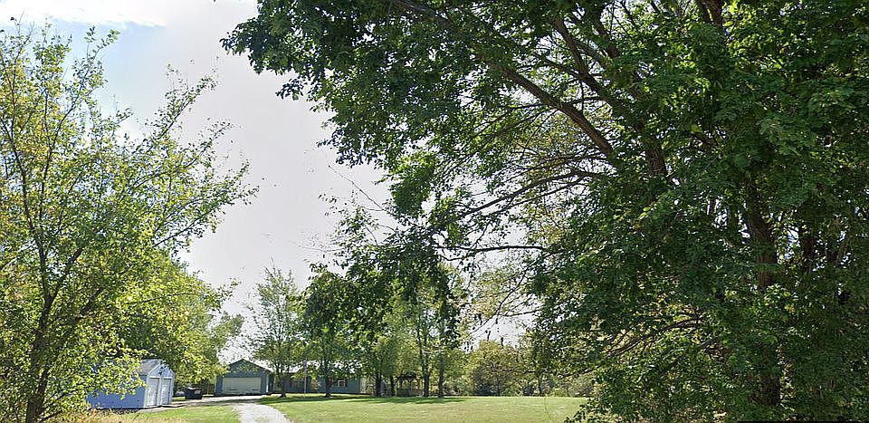 2nd image of 546 SW 1000th Rd