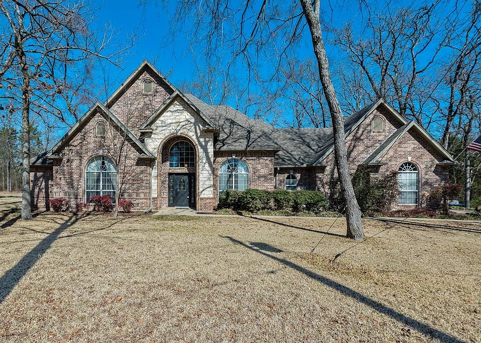 1st image of 163 Oak Dr