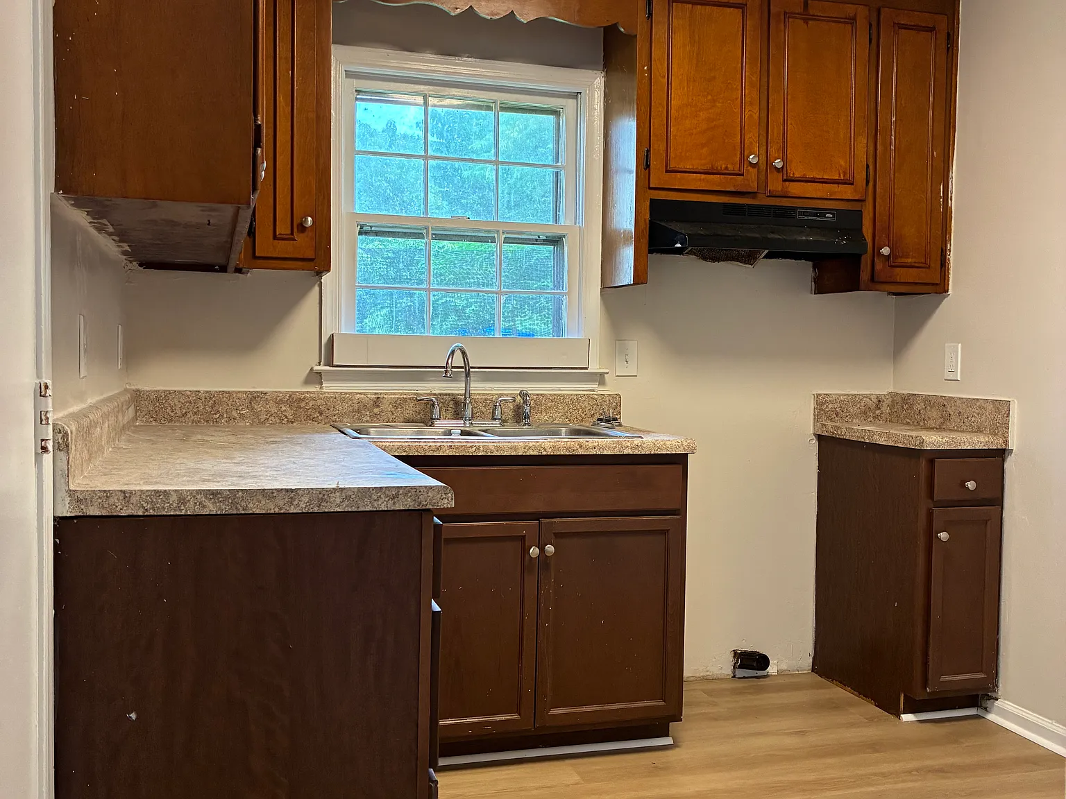 4 bed, 1.5 bath, 1200 sqft, $1,800 — Photo 4