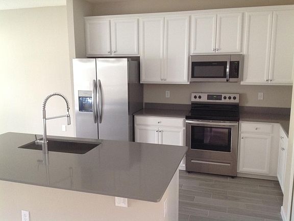 3rd image of 12832 Josslyn Ln