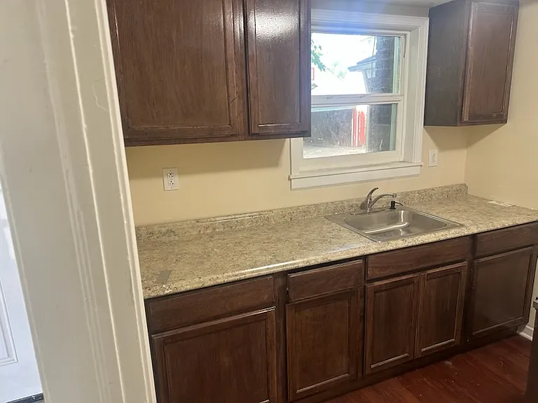 11017 Nottingham Rd — Photo 3