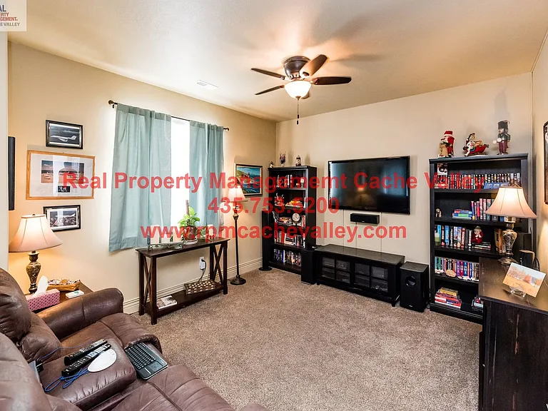 144 E 745 S — Photo 16