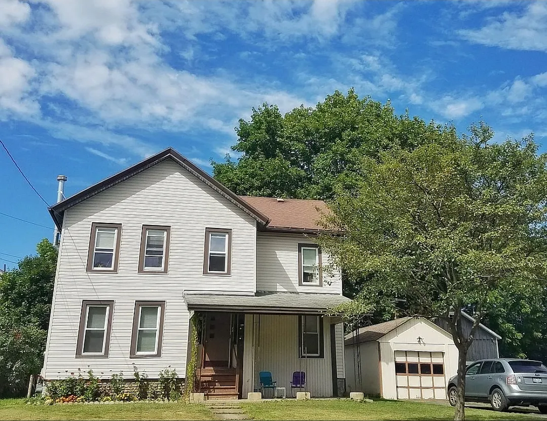 2 bed, 1000 sqft, $1,100 — Photo 1