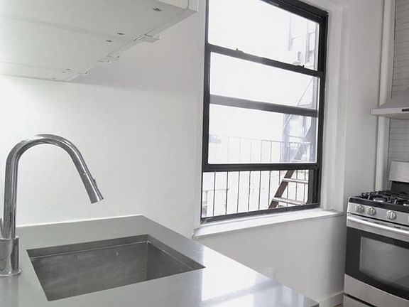 2nd image of 100 Cooper St APT 6H