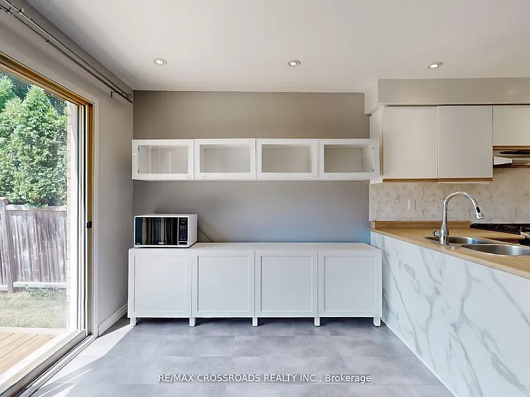 35 Forest Grove Dr — Photo 28