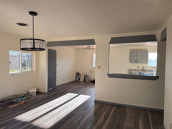 Living Room / Dining