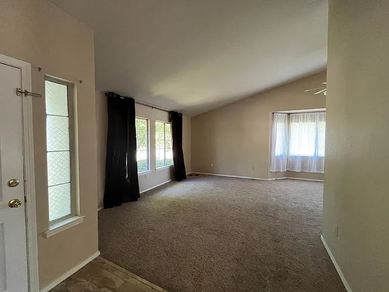 1905 Kinvarra Way — Photo 5