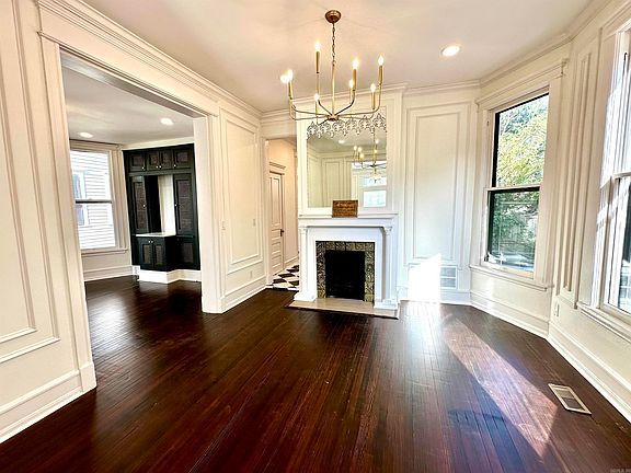 4th image of 1605 Center St