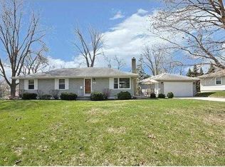 2328 Towerview Cir, Bloomington, MN 55431