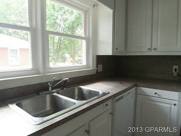 5th image of 1728 Beaumont Dr