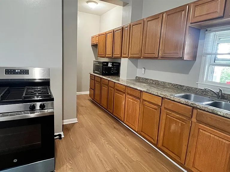 232 Pleasant St #1 — Photo 4