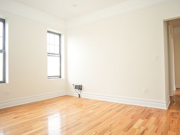 4th image of 3420 32nd St APT 3K