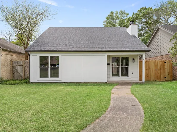 2 Sandelwood Trl, Beaumont, TX 77706