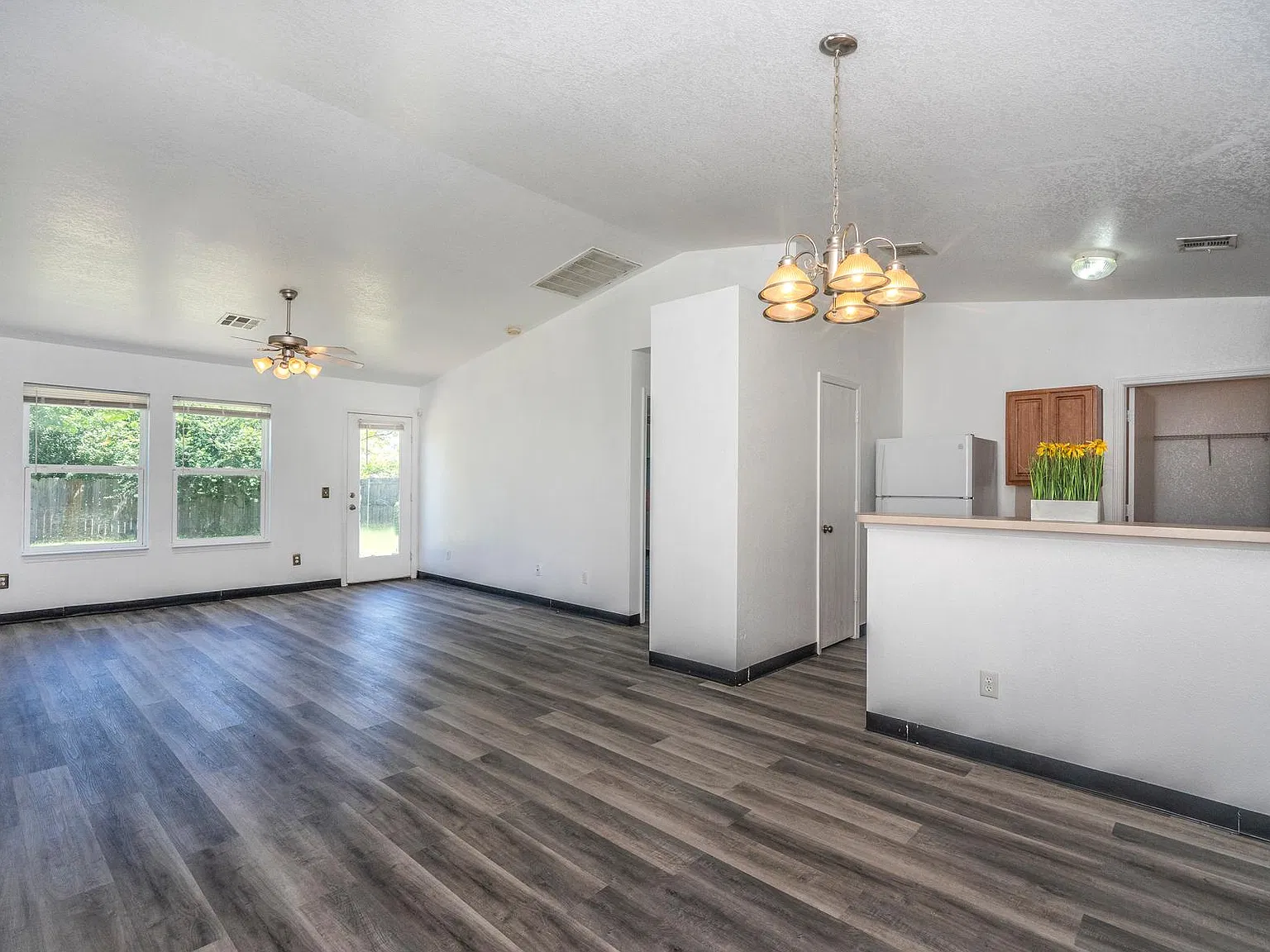3 bed, 1200 sqft, $1,500 — Photo 3