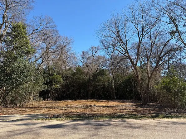 7 Coulter Dr, Wedgefield, SC 29168