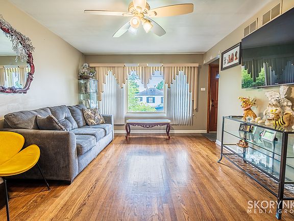 4th image of 120 Belle Dr