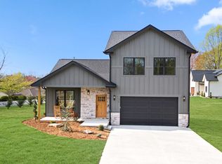 776 New Hope Rd, Flat Rock, NC 28731