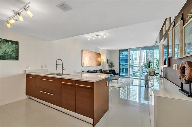 475 Brickell Ave #512