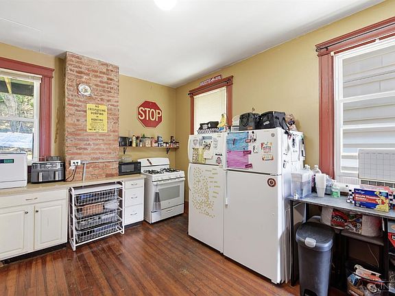 3rd image of 404 Ada St