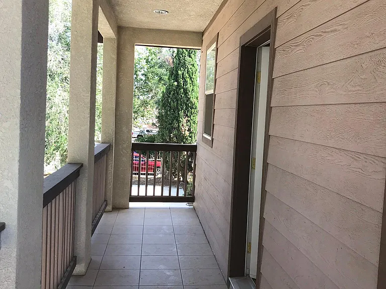 612 W Pillsbury St #102 — Photo 37