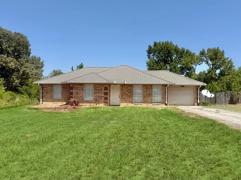 15210 Oaks West Dr — Photo 1