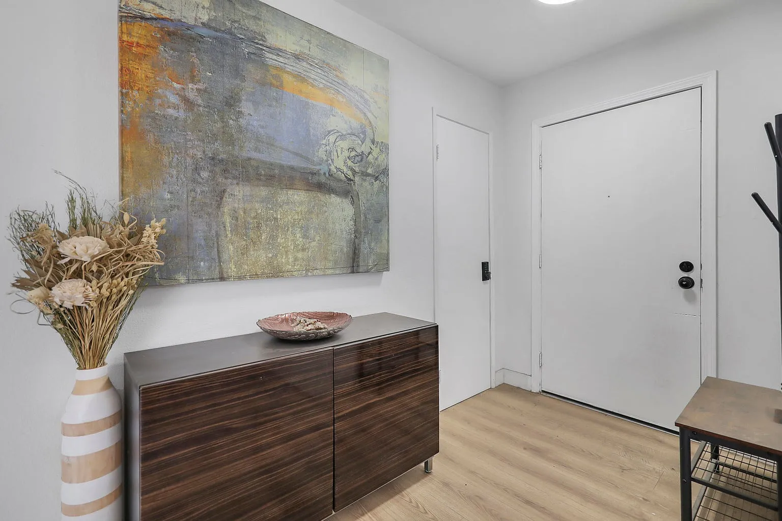 3 bed, 1402 sqft, $2,600 — Photo 3