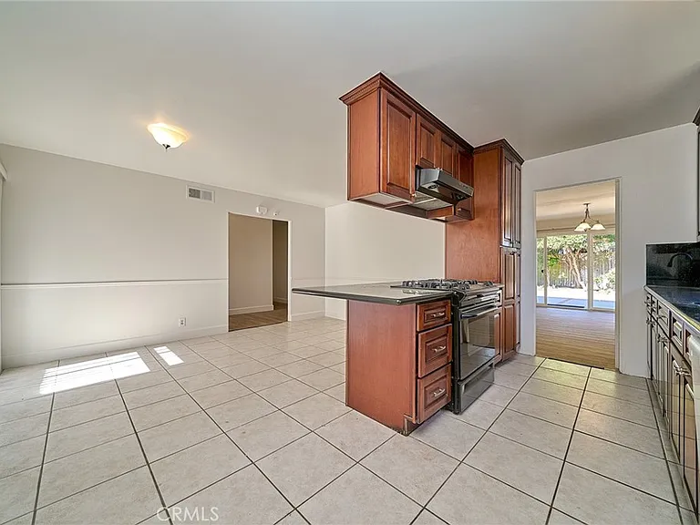 27916 Alvarez Dr — Photo 13